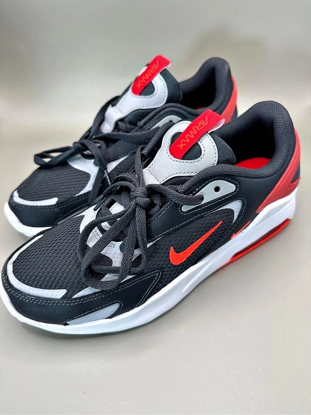 Nike Air Max  Black Red White Gray Low Top Sneakers.  Size 7Y.